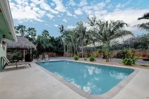 Glückseligkeit in Strandnähe mit Gästehaus + Salzwasser beheiztem Pool - Image 3
