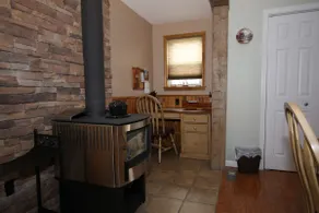 Yoder School Guest House with wifi and hot tub - Image 4