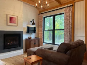 Riverstone Cottage, Bright and Airy Forest Retreat - Image 3