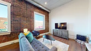 Railside Retreat: 1-Bedroom Downtown Apartment - Image 2