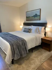 Riverfront Cottage - Amazing Views & King Bed - Image 2