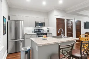Luxury Historic Home. Executive King. - Image 5