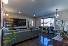 Spacious & Lux 3BR House w/ Hot Tub & Garden - Image 4