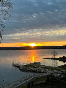 Exclusive Waterfront Cottage - Image 3