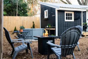 Downtown guest house with private hot tub & deck - Image 2