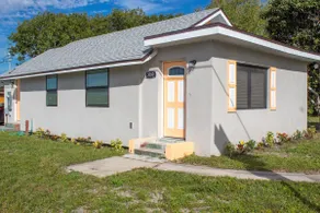 Cozy cottage in Sanford - Image 2