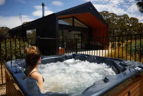 Ironbark Maldon, with outdoor spa and forest views - Image 2