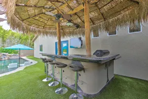 Luxury Oasis: Saltwater Pool, Tiki Bar, BBQ, Games - Image 3