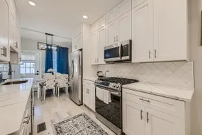 BALTIMORE ROWHOUSE CLOSE TO WATER KING BED PARKING - Image 5
