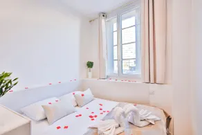 La Clé: T2 Love Room Balneotherapy, Air Conditioning, Near Train Station - Image 5
