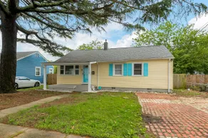 Norfolk Beach Bungalow | Pet-Friendly + Deck - Image 5
