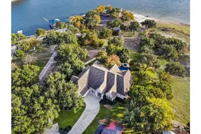 Luxury Lake House w/ Heated Pool & Multiple Spas - Image 3