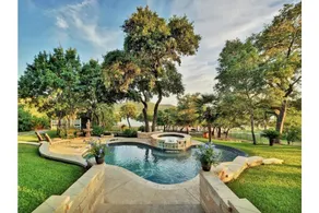 Luxury Lake House w/ Heated Pool & Multiple Spas - Image 4