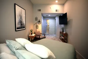 Downtown modern loft - Image 3