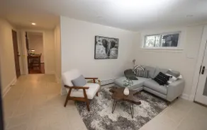 STUNNING, FULLY RENOVATED APARTMENT - Image 5