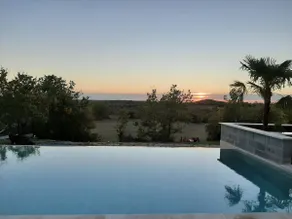 Spacious country house with pool - Image 2