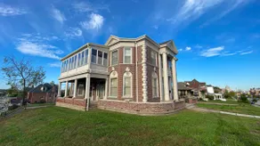 Parker's Place – In the Center of It All - Image 5