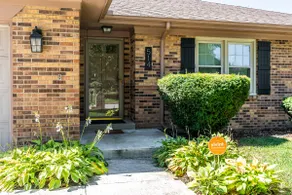 ⭐️Stylish & Cozy Ranch⭐️ Patio, Fenced Back Yard, Fire 🔥Pit-all the essentials! - Image 3