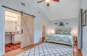 Park Circle retreat w King Bed Suite close to everything fun in CHS - Image 2