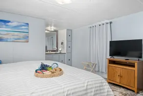 ThreeBayPlace, a Welcoming Coastal Getaway - Image 4
