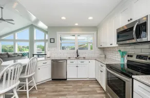 Bright Lake House Retreat- 7 miles from the Ark! - Image 2