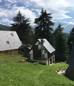 Charming Guzet chalet with fireplace, linen option - Image 4
