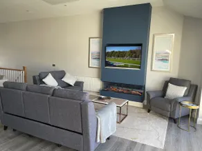 Luxurious seaside holiday home, minutes from beach - Image 3