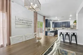 NW Remodeled 3 bed, 3 bath Beauty! - Image 4