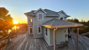 Beautiful Seaside Home - Image 4