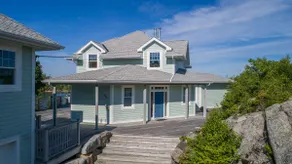 Beautiful Seaside Home - Image 5