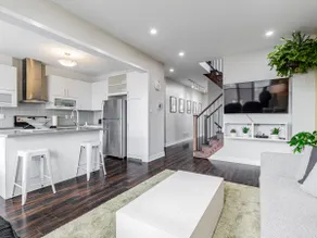 EXQUISITELY DECORATED, 4 Bdrm Townhome W/ Parking! - Image 2
