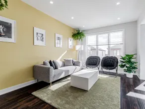 EXQUISITELY DECORATED, 4 Bdrm Townhome W/ Parking! - Image 5
