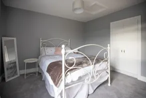 Cheerful 2 Bedroom Cottage - Image 4