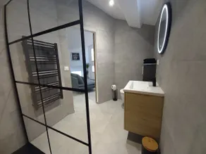 Entire studio with independent entrance - Image 5