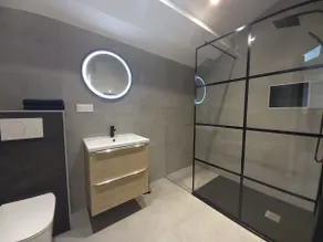 Entire studio with independent entrance - Image 3