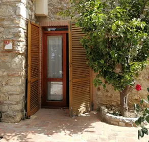Two-room apartment between hills and sea with swimming pool - Image 4