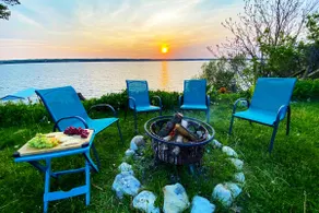 Cottage Home with Lake and Sunset Views - Image 4