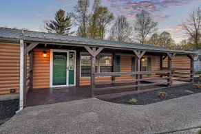 Hot Tub, Large game area, Fall and Holiday dates now available! - Image 4