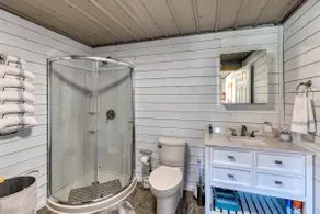 Unique 1 bedroom cabin on pond - Image 4