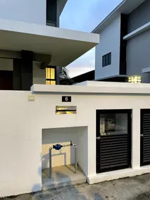 Five BEDROOMS RESIDENTIAL HOME WITH FREE WIFI - Image 2