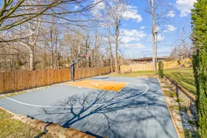 Fantastic Cottage with big backyard near the city - Image 2