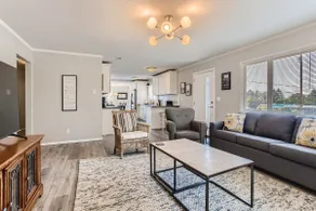 Beautiful convenient 3-bedroom home - Image 2