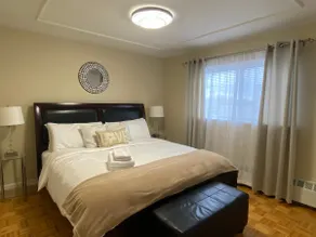Sunny 2BR pet welcome, KING bed 2 car +100 reviews - Image 2