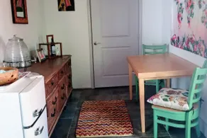 Cheerful Midtown Studio w/ backyard, patio - Image 4
