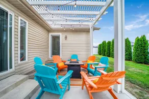 CLEAN, fam-friendly, fire pit, activity garage - Image 3