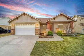 CLEAN, fam-friendly, fire pit, activity garage - Image 5