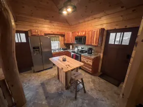 The Lazy Doe -2 bedroom cabin with hot tub - Image 3