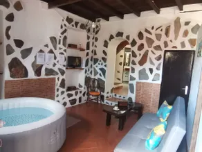 Rural House with Heated Jacuzzi - Image 2