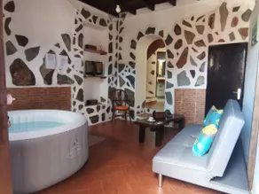 Rural House with Heated Jacuzzi - Image 3
