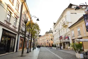 Sibiu Main Square Apartment - Image 2